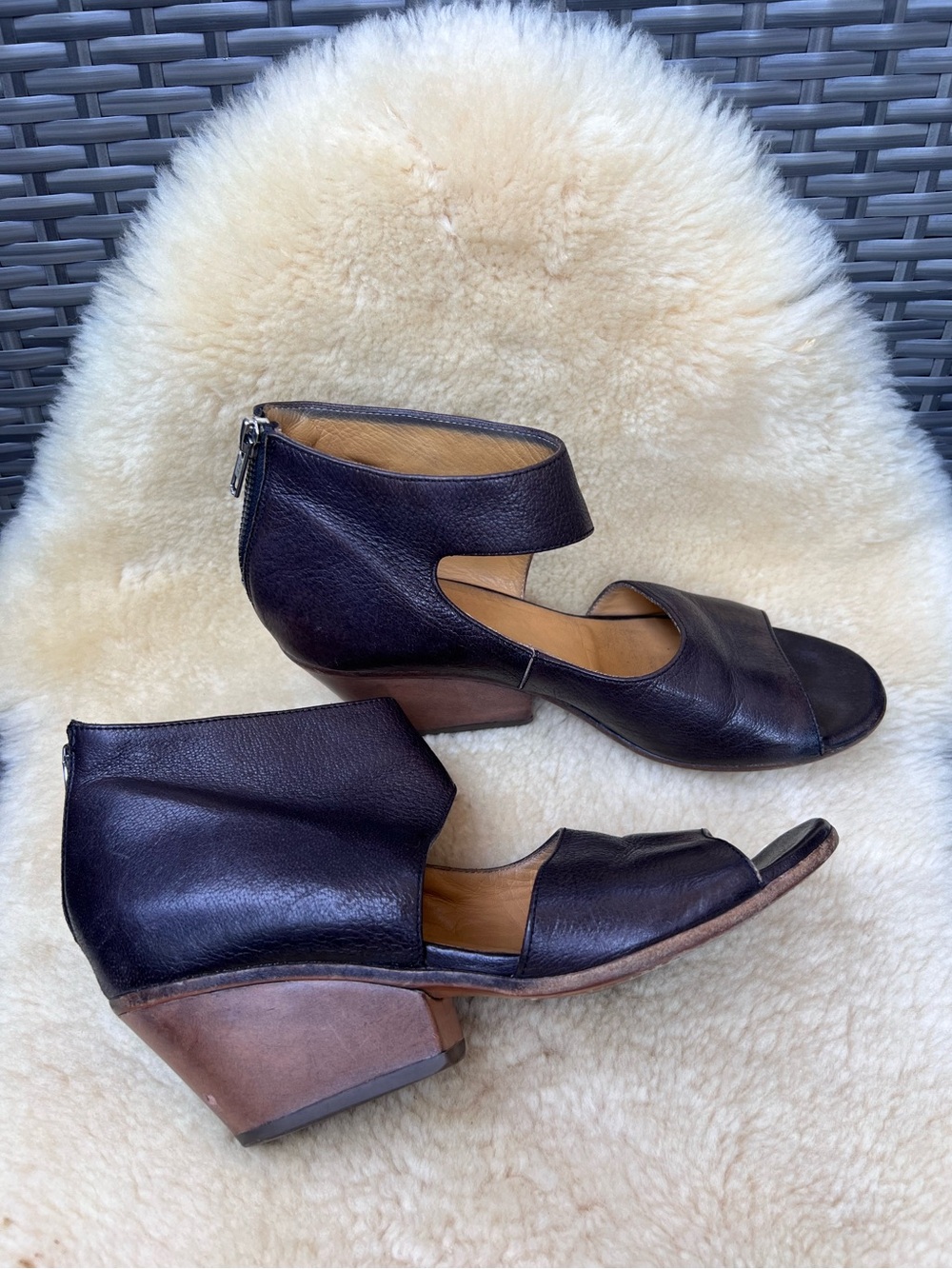 Moma Sandal Sz 38 US 8 Brown Pebble Leather Ankle Cuff Peep Toe Block Heel